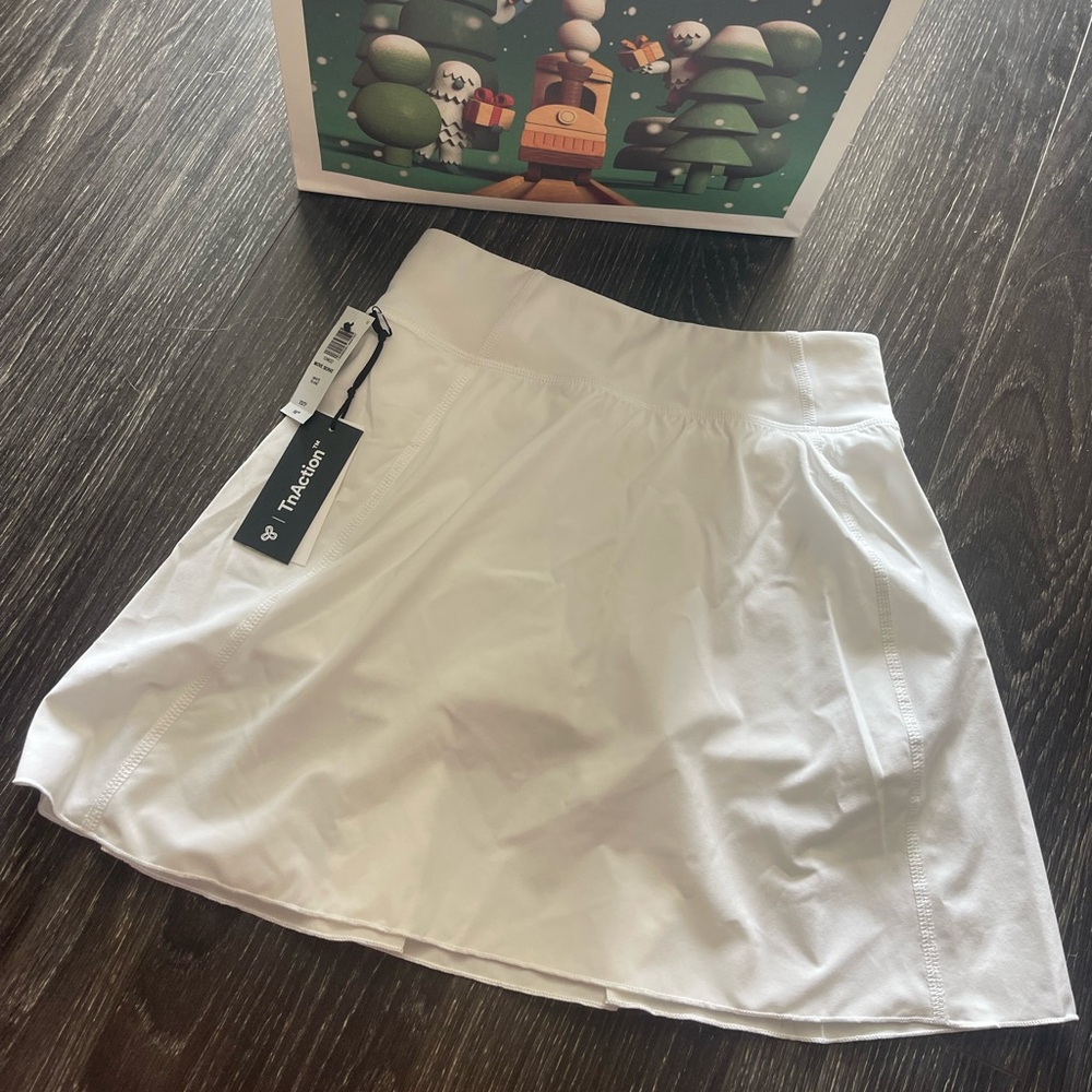 Aritzia TNA white move skirt XS
